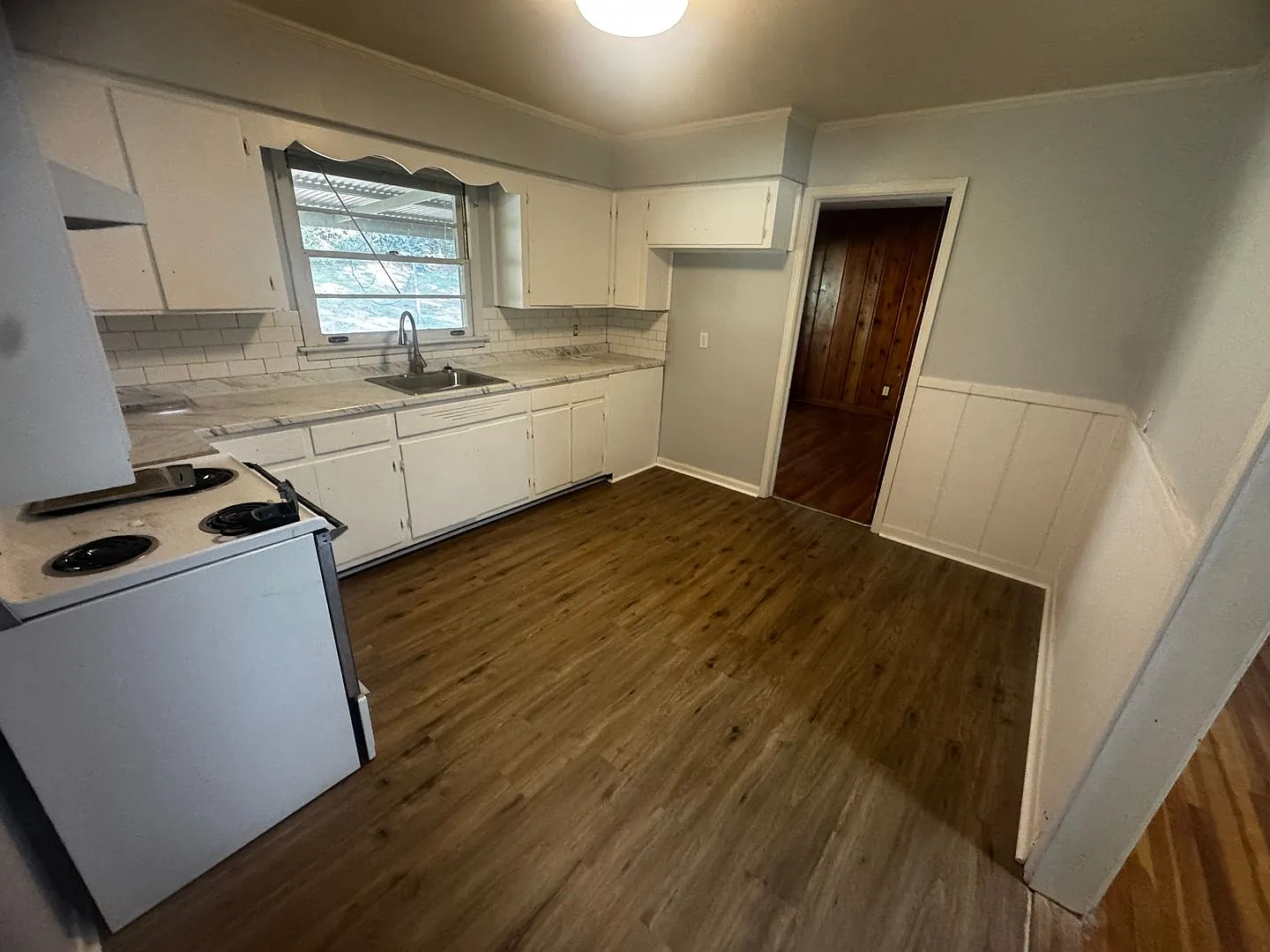 Home located on a quiet Cul-de-Sac — Photo 2