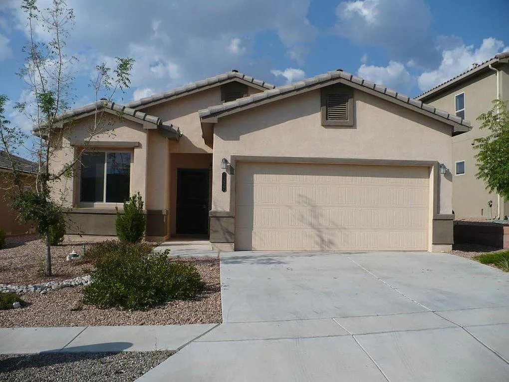3 bed, 1422 sqft, $2,300 — Photo 1