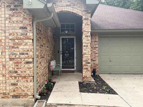 3rd image of 637 Inwood Rd