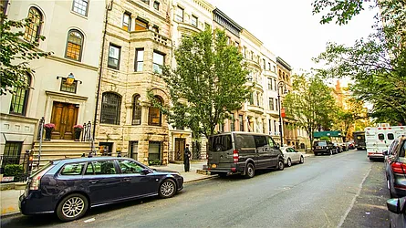 Rented by R New York