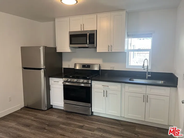 228 1/2 E Avenue 42 — Photo 2