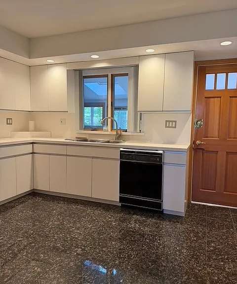 535 Summit St — Photo 21