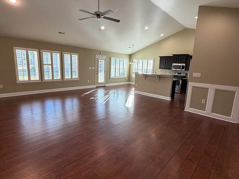 619 Uniola Dr — Photo 12