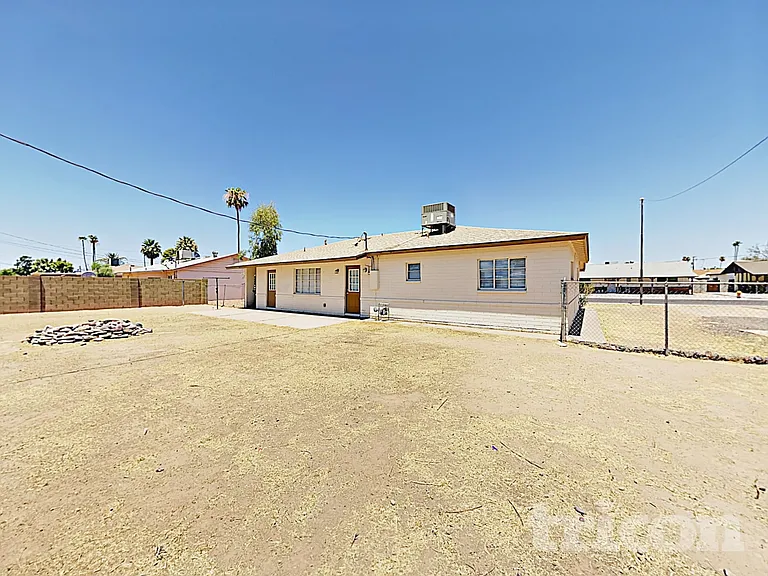 667 W Ivanhoe St — Photo 25