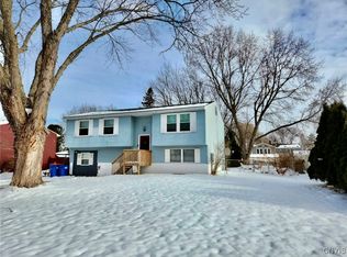 8044 Thurston Dr, Cicero, NY 13039