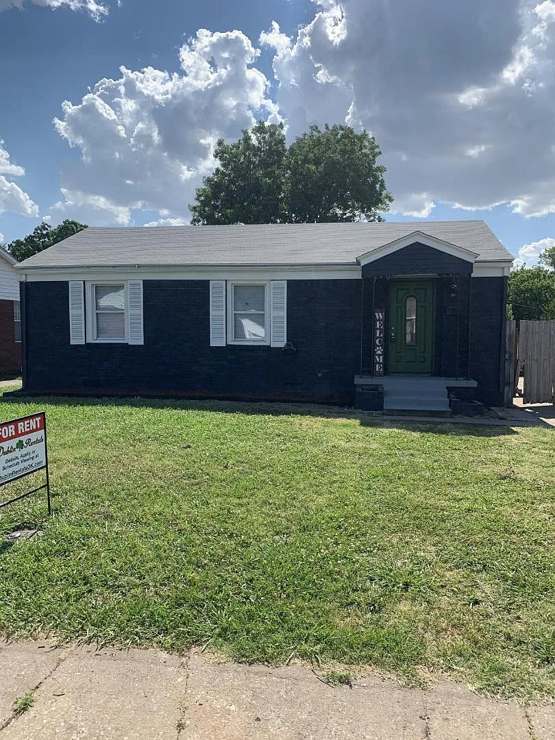 Property Photo - 405 E Rickenbacker Dr