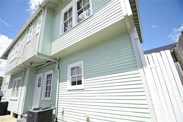 1111 6th St