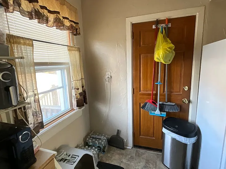 8714A W Mitchell St — Photo 8