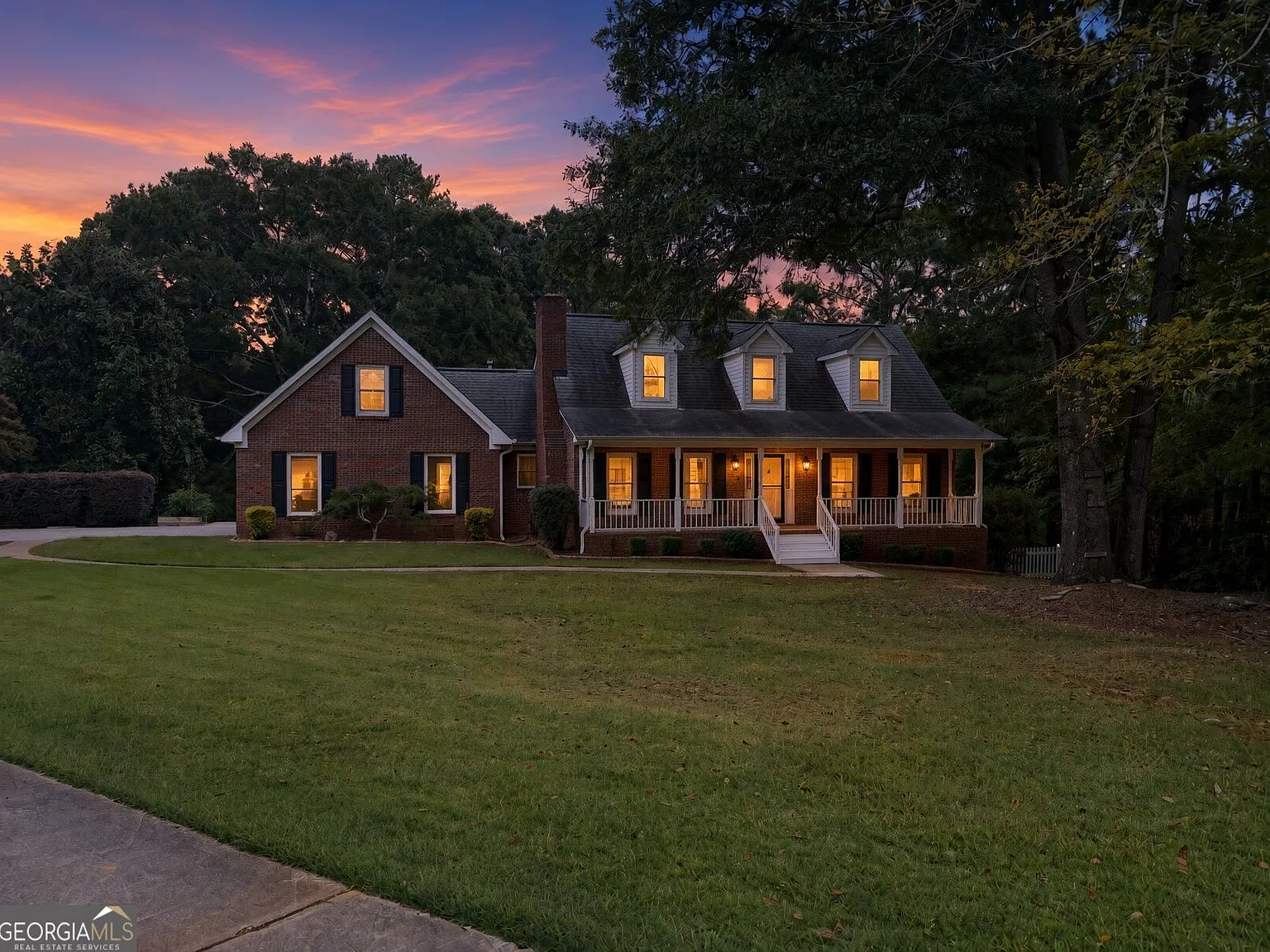 4 bed, 2.5 bath, 2652 sqft, $2,995 — Photo 2