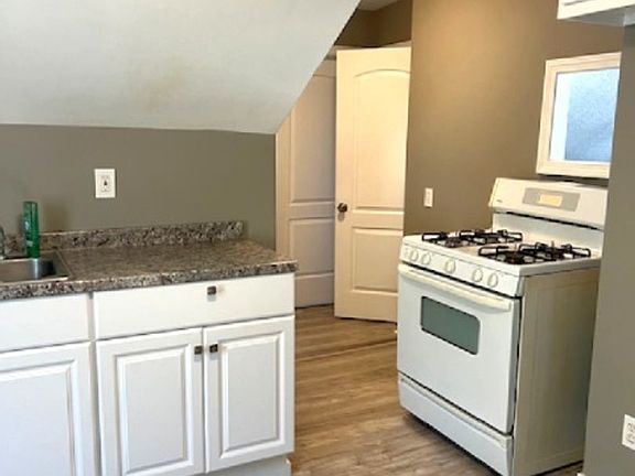 3rd image of 718-720 Charles St #2