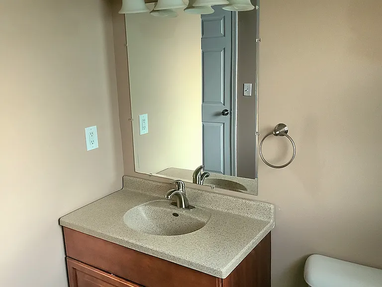 4038 W Green Tree Rd — Photo 8