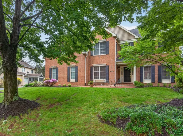 3506 Curtice Farm Dr, Fairfax, VA 22033