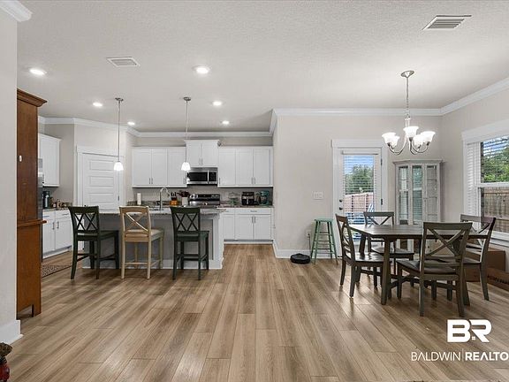5th image of 306 Wickman Ave