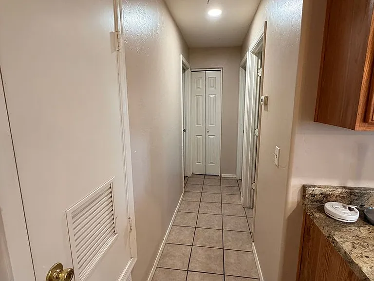 1041 S Matilda St — Photo 14