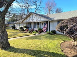 1916 Winewood Ln, Arlington, TX 76013