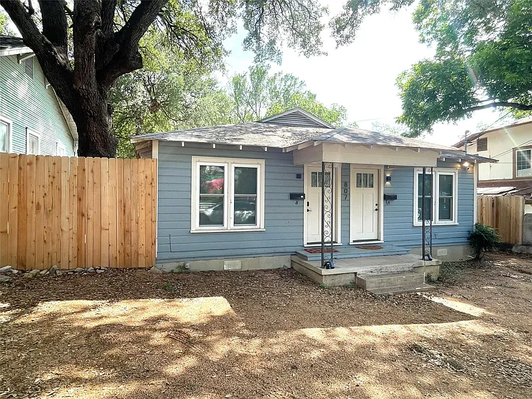 807 E Riverside Dr #B — Photo 1