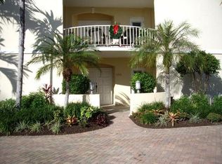 400 Park Shore Dr APT 101, Naples, FL 34103