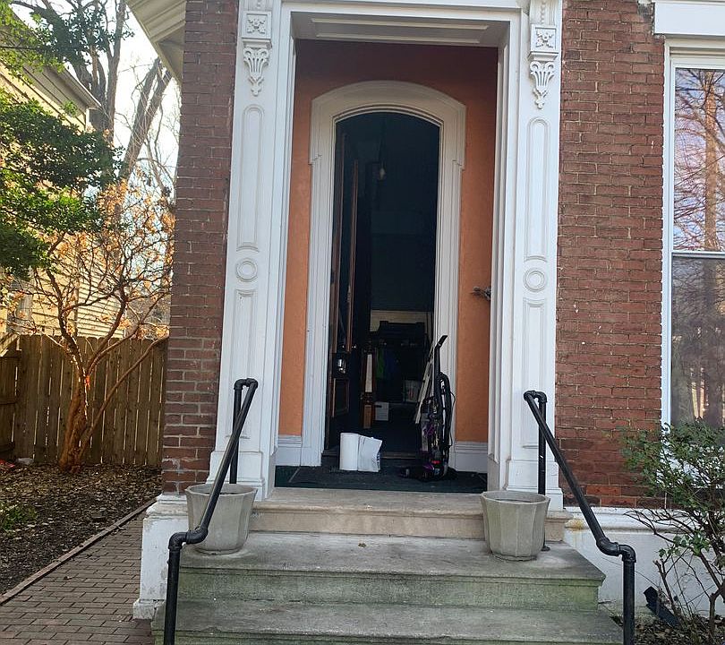 1st image of 514 W Oak St APT 4
