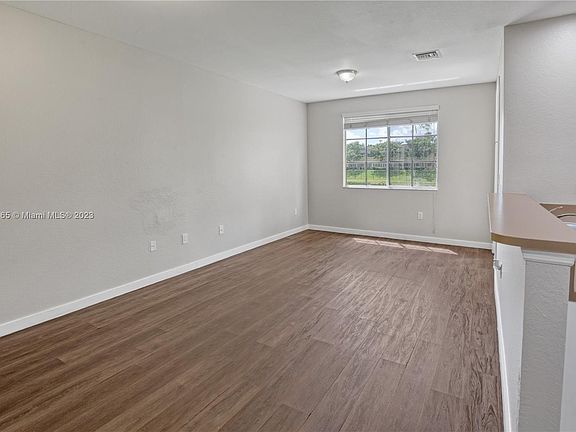 5th image of 6058 SW 19th Ct