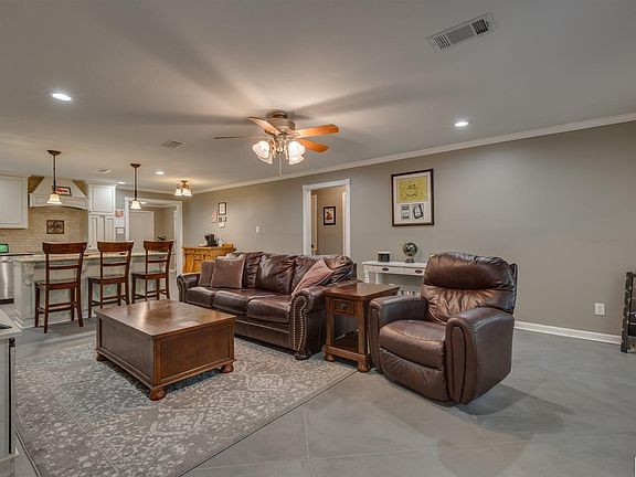 3rd image of 12301 Lazy Oaks Dr