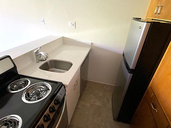 2nd image of 1421 Bellevue Ave #36