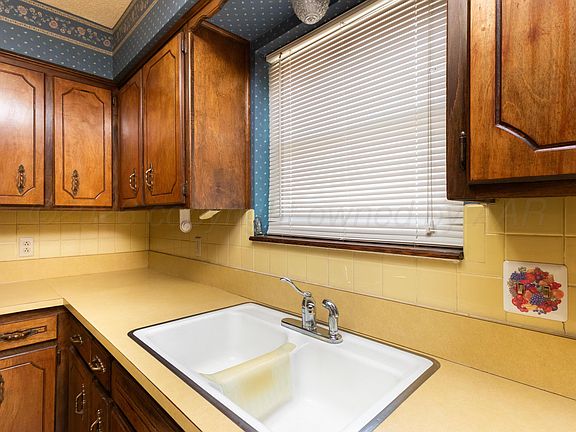 5th image of 4920 S Georgia St