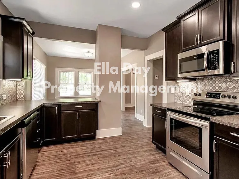 3437 Country Club Pl — Photo 5