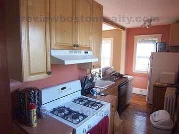 5th image of 17 Kenwood St