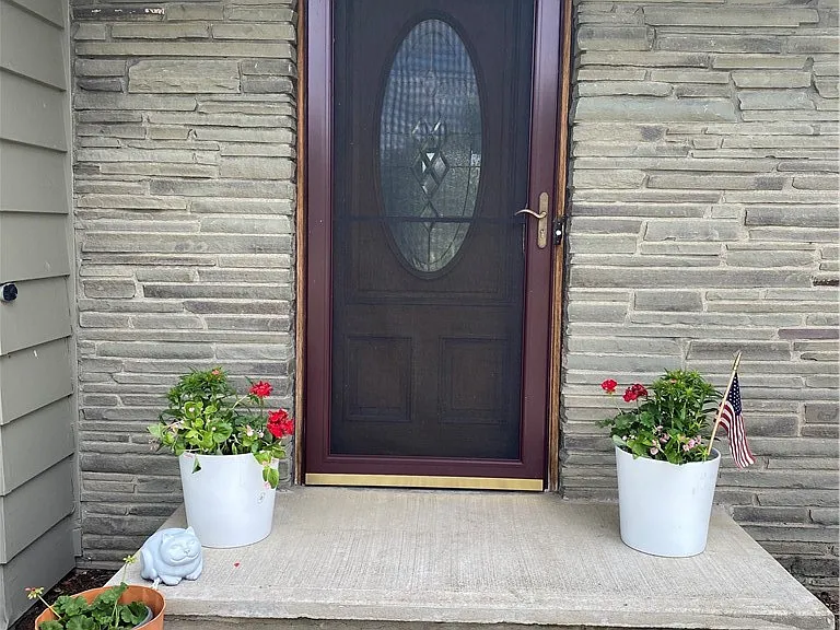 33 Suburban Dr — Photo 26