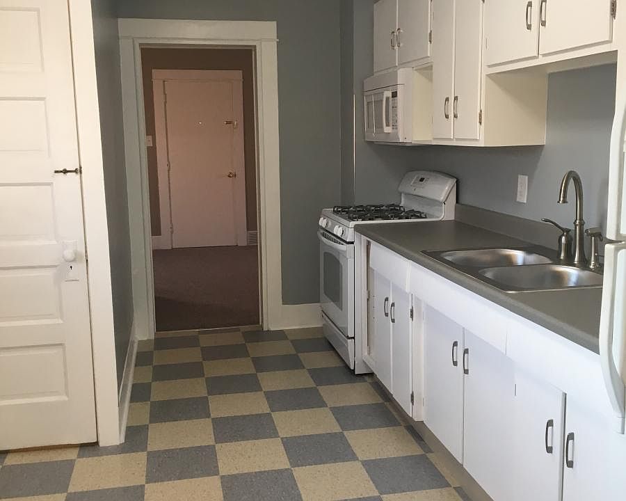 Bright new kitchen with gas stove, build in microwave and fr