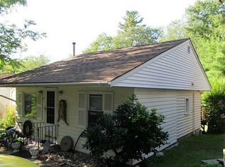 5 Spring Pl, Glocester, RI 02814