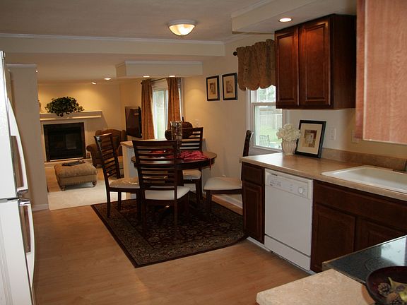 5th image of 8034 Trina Cir