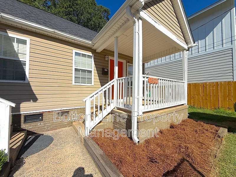 2 bed, 1.0 bath, 768 sqft, $1,495 — Photo 2