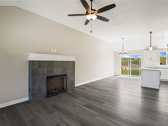 4th image of 609 SE 21st St