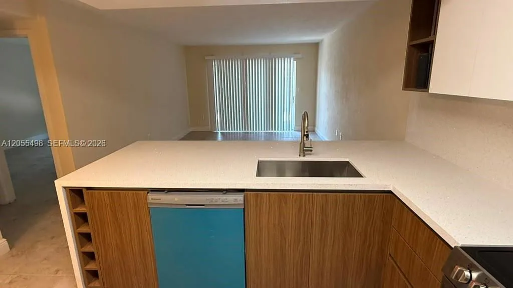 Doral Gardens Ii Condo — Photo 2