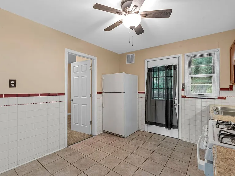 8253 Frost Ave — Photo 20