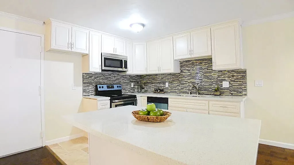 2 bed, 1054 sqft, $3,350 — Photo 1
