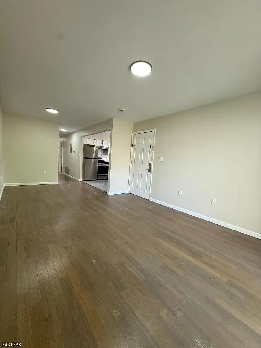 3 bed, 2.0 bath, $2,500 — Photo 3