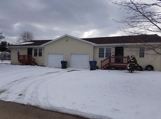 1403 Cedar St, New London, WI 54961