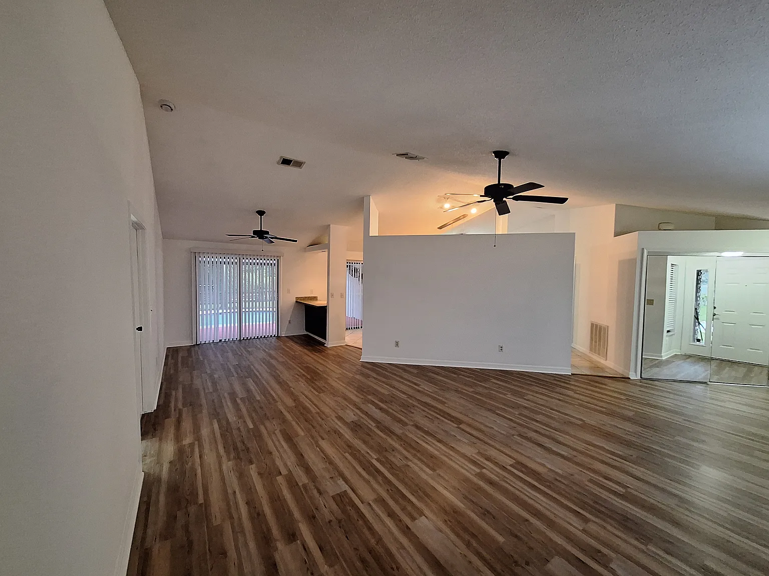 4 bed, 2106 sqft, $2,500 — Photo 3