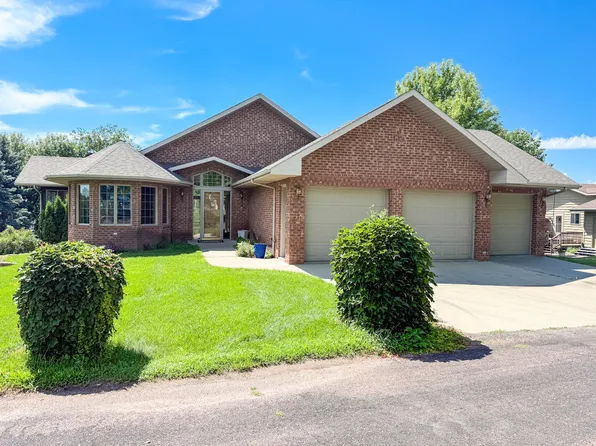7380 Sunset Rd, Brookings, SD 57006