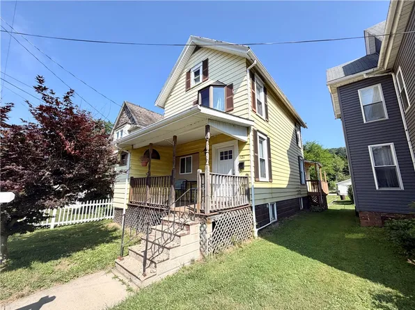 121 Elizabeth Ave, Evans City, PA 16033