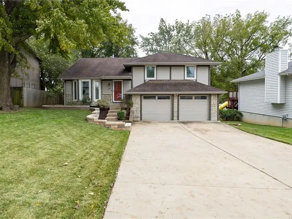 140 Debra St, Lansing, KS 66043