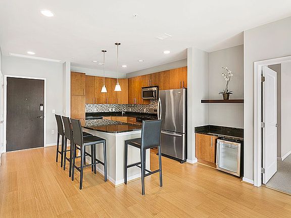 4th image of 444 W Broad St Unit 327