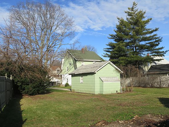 3rd image of 2839 Clark Ave