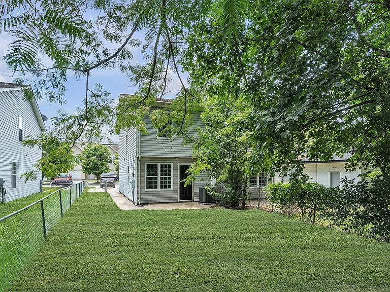 1108 Carver Ave — Photo 3