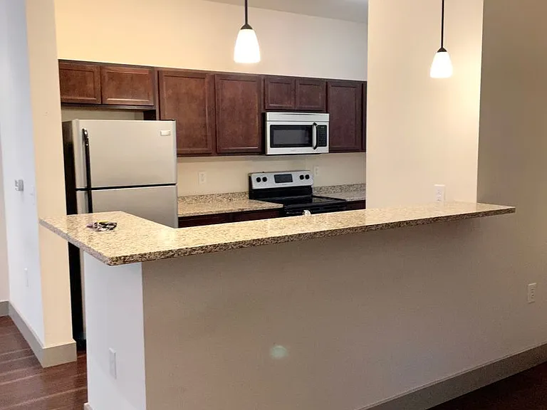 631 N College Ave — Photo 9