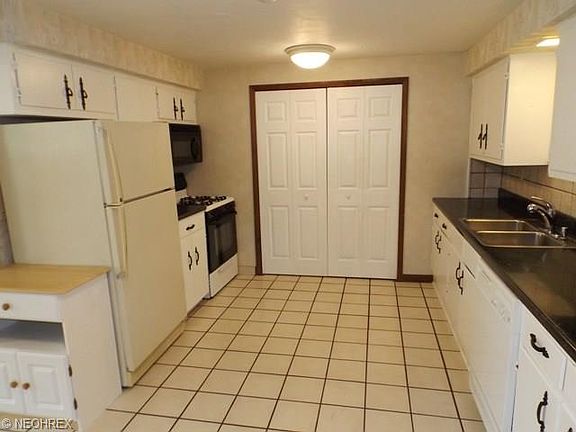 4th image of 1905 Edgewood Dr