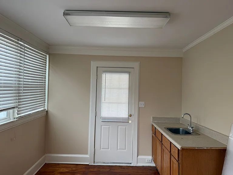 812 E Main St — Photo 12
