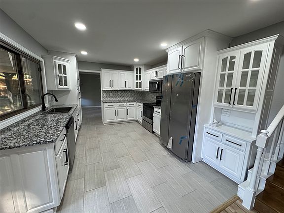 4th image of 8106 S Pittsburg Ave